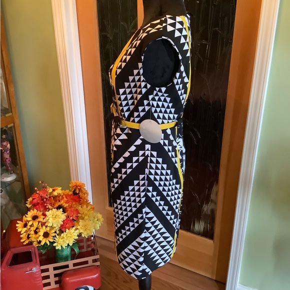 Emma & Michele Black & Yellow Daisy Dress NWT size 8 - Picture 4 of 12